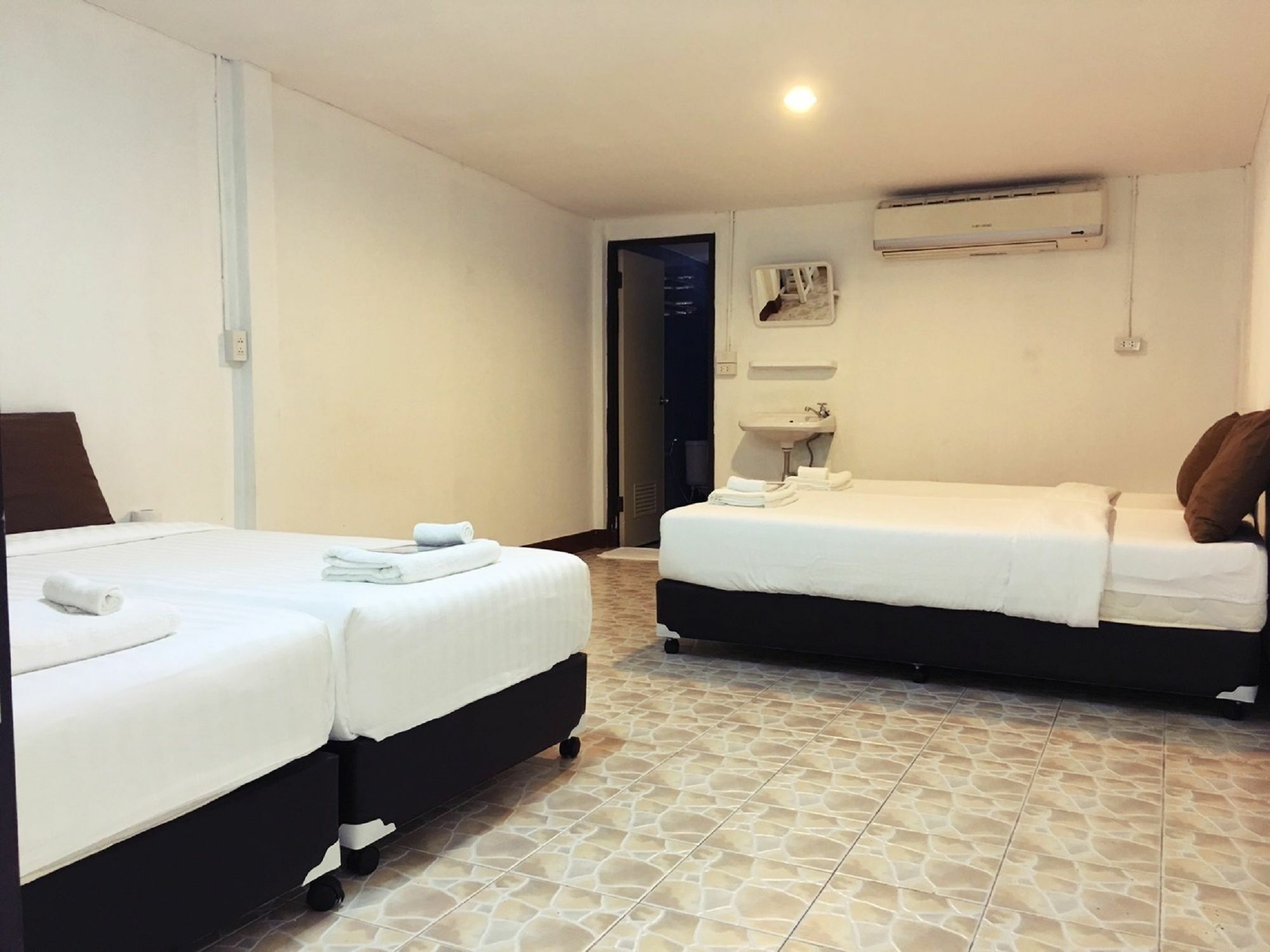 Hotel Tommy Huts Chiang Mai Zewnętrze zdjęcie